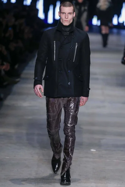 Look 17